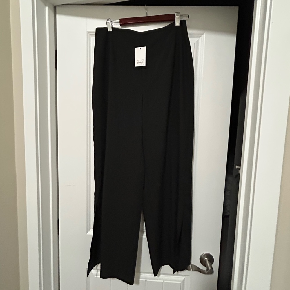 INTEMPO black high waisted wide leg pants
Size 10